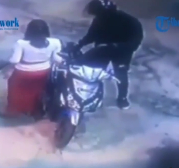 Perampokan SPBU di bali Terekam CCTV – Agar Tertangkap tolong di sebar.in